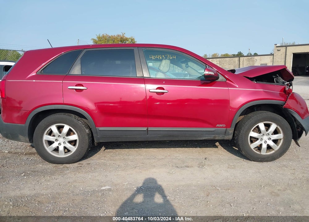 2011 KIA SORENTO LX VIN: 5XYKTCA14BG006325