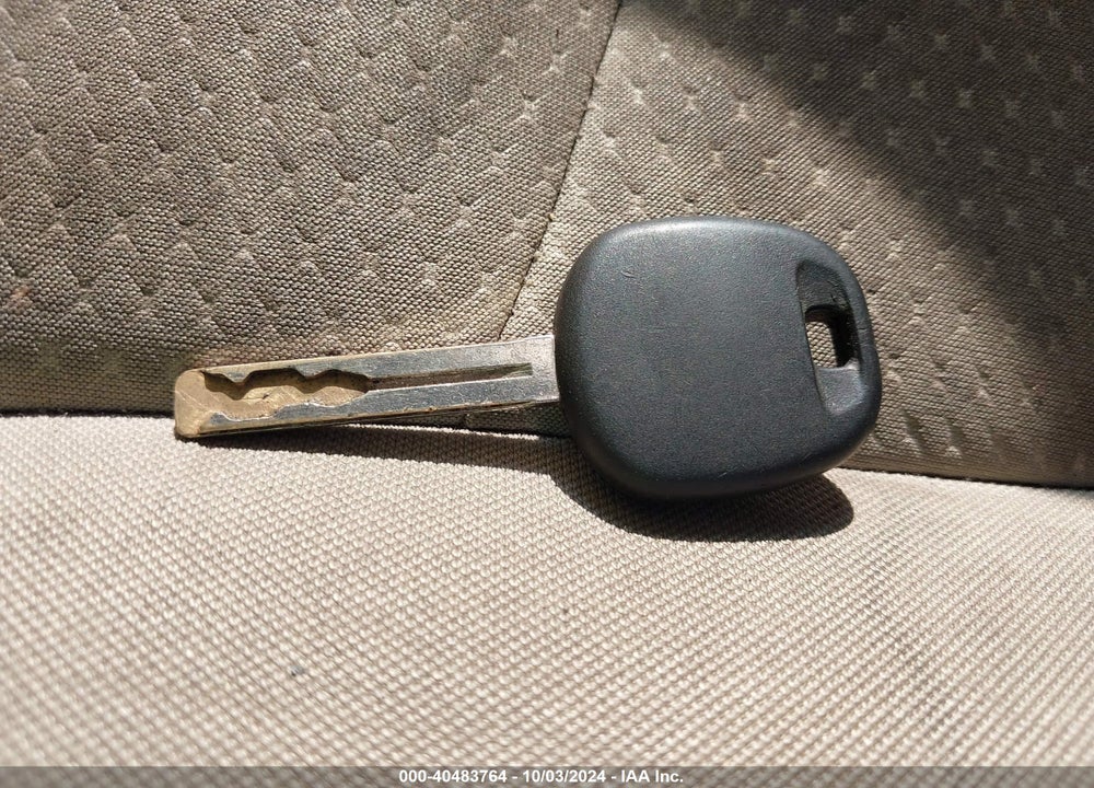 2011 KIA SORENTO LX VIN: 5XYKTCA14BG006325