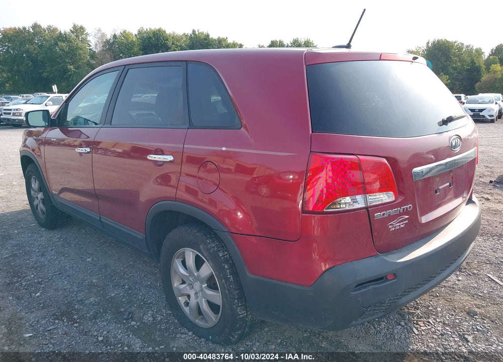 2011 KIA SORENTO LX VIN: 5XYKTCA14BG006325