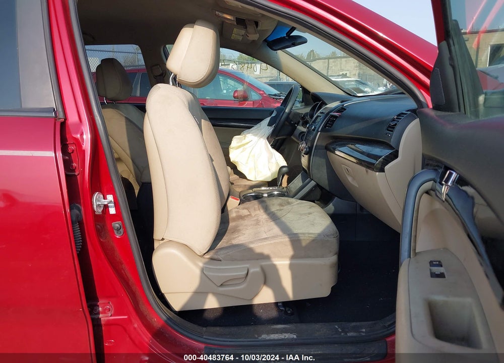 2011 KIA SORENTO LX VIN: 5XYKTCA14BG006325