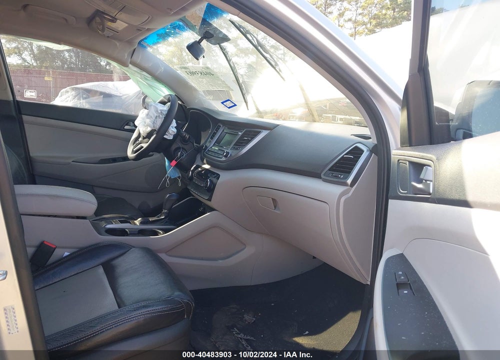 2017 HYUNDAI TUCSON SE VIN: KM8J23A40HU539297