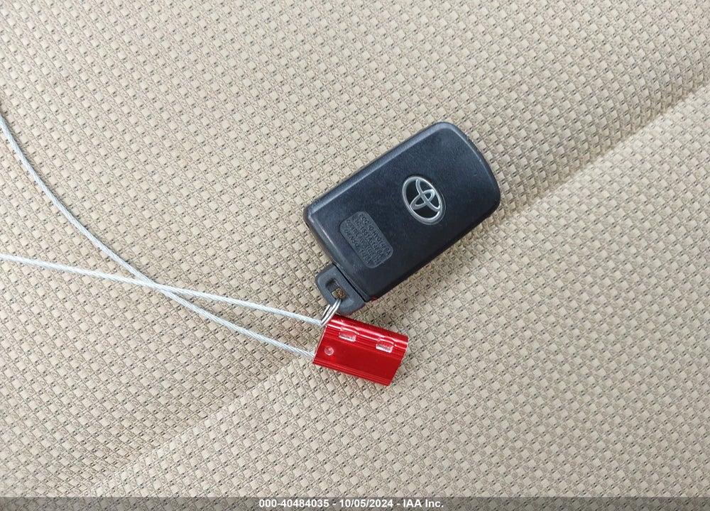 2017 TOYOTA RAV4 XLE VIN: JTMWFREV4HJ123100