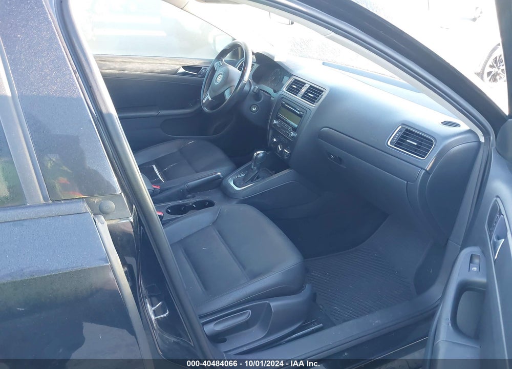 2011 VOLKSWAGEN JETTA 2.5L SE VIN: 3VWDZ7AJ1BM343694