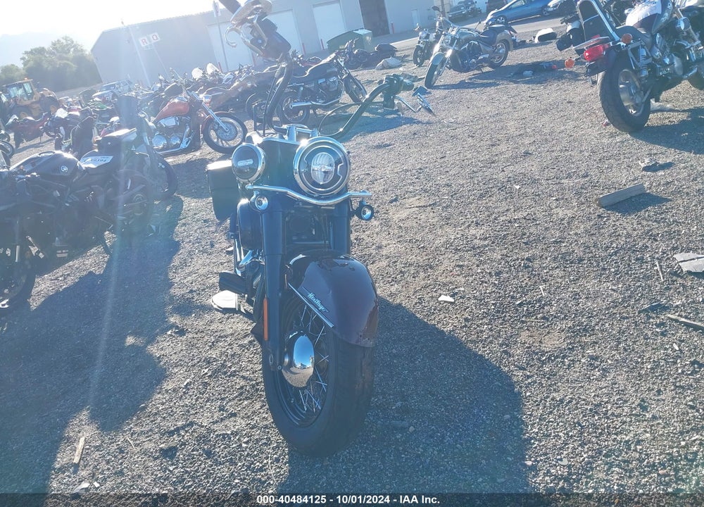 2018 HARLEY-DAVIDSON FLHC HERITAGE CLASSIC VIN: 1HD1YAJ18JC068684