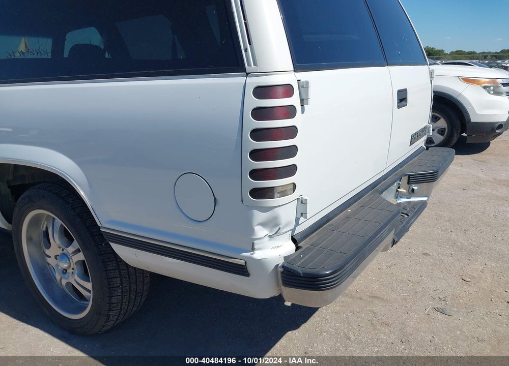 1998 CHEVROLET SUBURBAN 1500 VIN: 3GNEC16R5WG122261