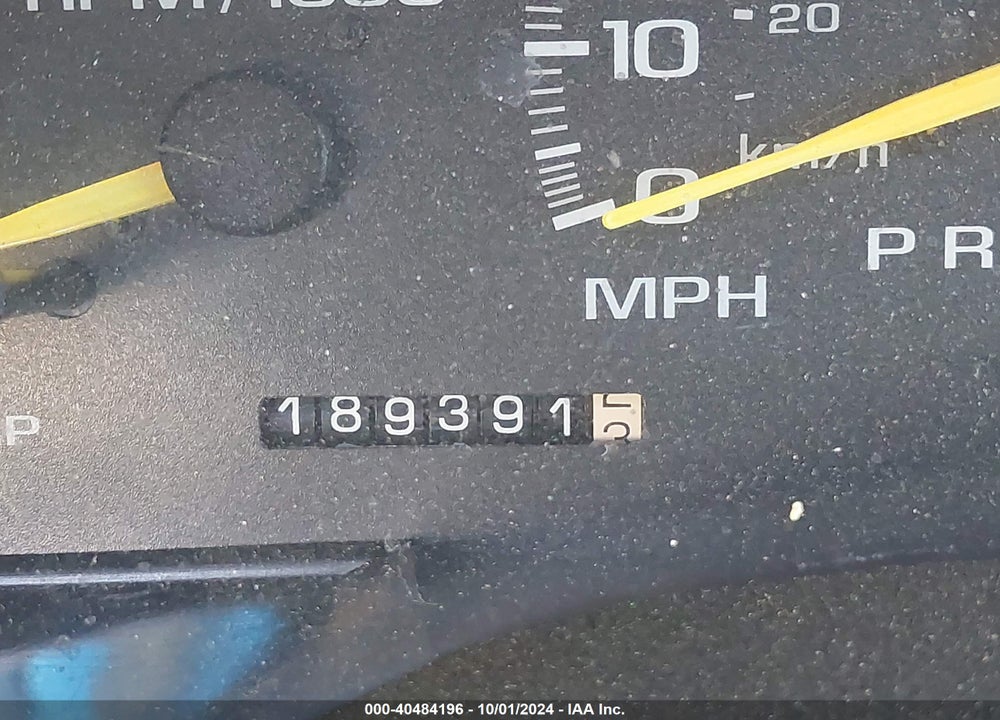 1998 CHEVROLET SUBURBAN 1500 VIN: 3GNEC16R5WG122261