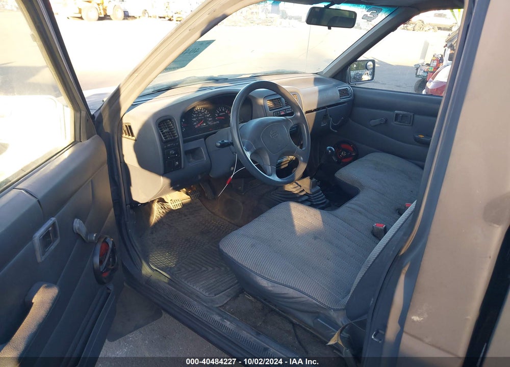 1994 NISSAN TRUCK XE VIN: 1N6SD11Y1RC302946