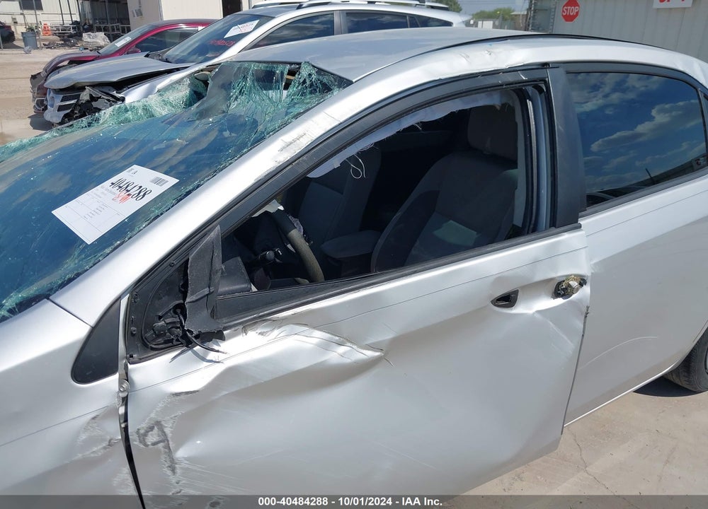 2018 TOYOTA COROLLA LE VIN: 5YFBURHE9JP834003