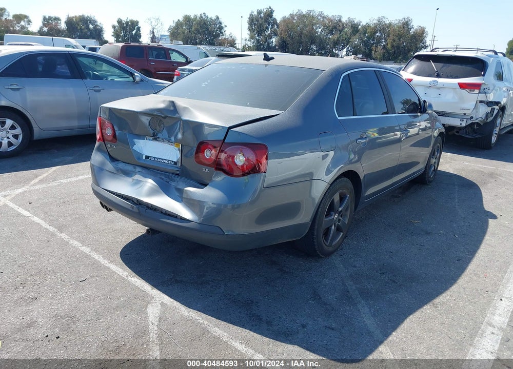 2008 VOLKSWAGEN JETTA SE/SEL VIN: 3VWRZ71K88M088212