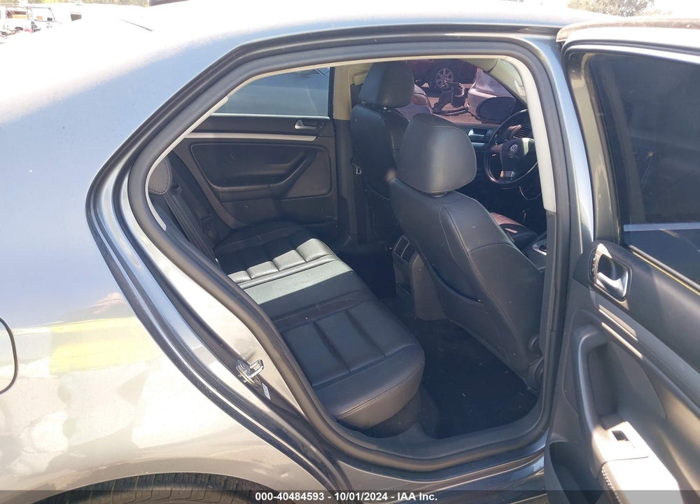 2008 VOLKSWAGEN JETTA SE/SEL VIN: 3VWRZ71K88M088212