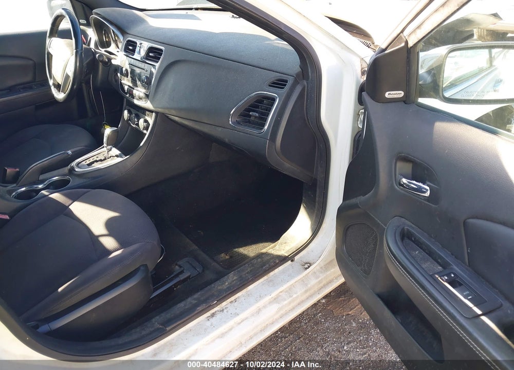 2013 CHRYSLER 200 LIMITED VIN: 1C3CCBCG1DN645682