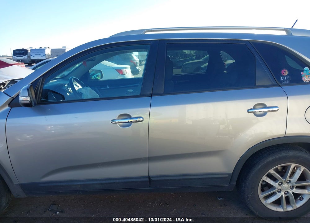 2015 KIA SORENTO LX VIN: 5XYKT3A60FG633489