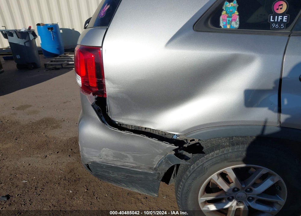 2015 KIA SORENTO LX VIN: 5XYKT3A60FG633489