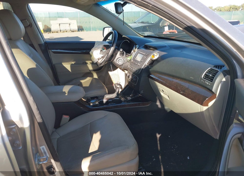 2015 KIA SORENTO LX VIN: 5XYKT3A60FG633489