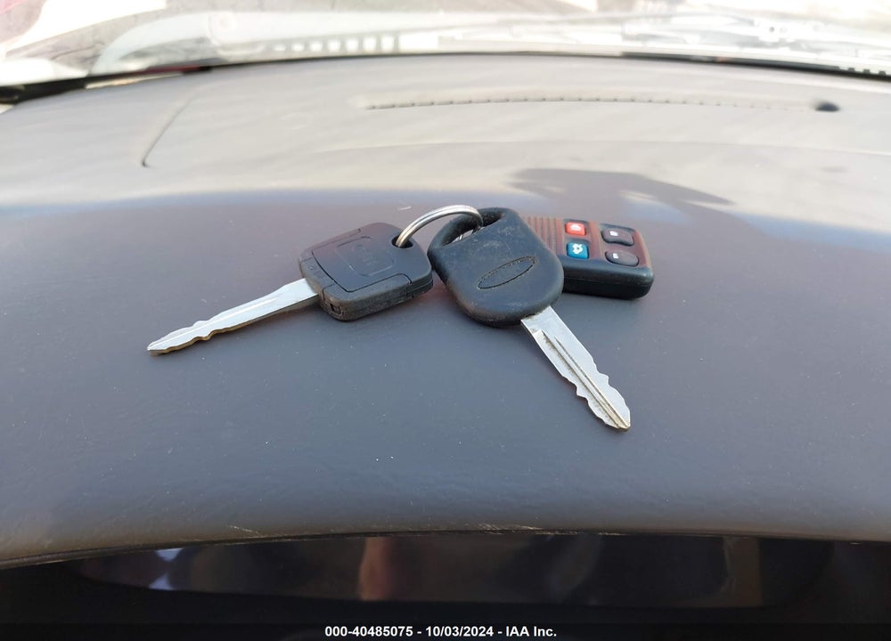 2002 FORD TAURUS SES VIN: 1FAHP55U52A226920
