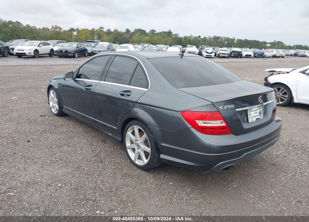 2013 MERCEDES-BENZ C 250 LUXURY/SPORT VIN: WDDGF4HB3DA785890