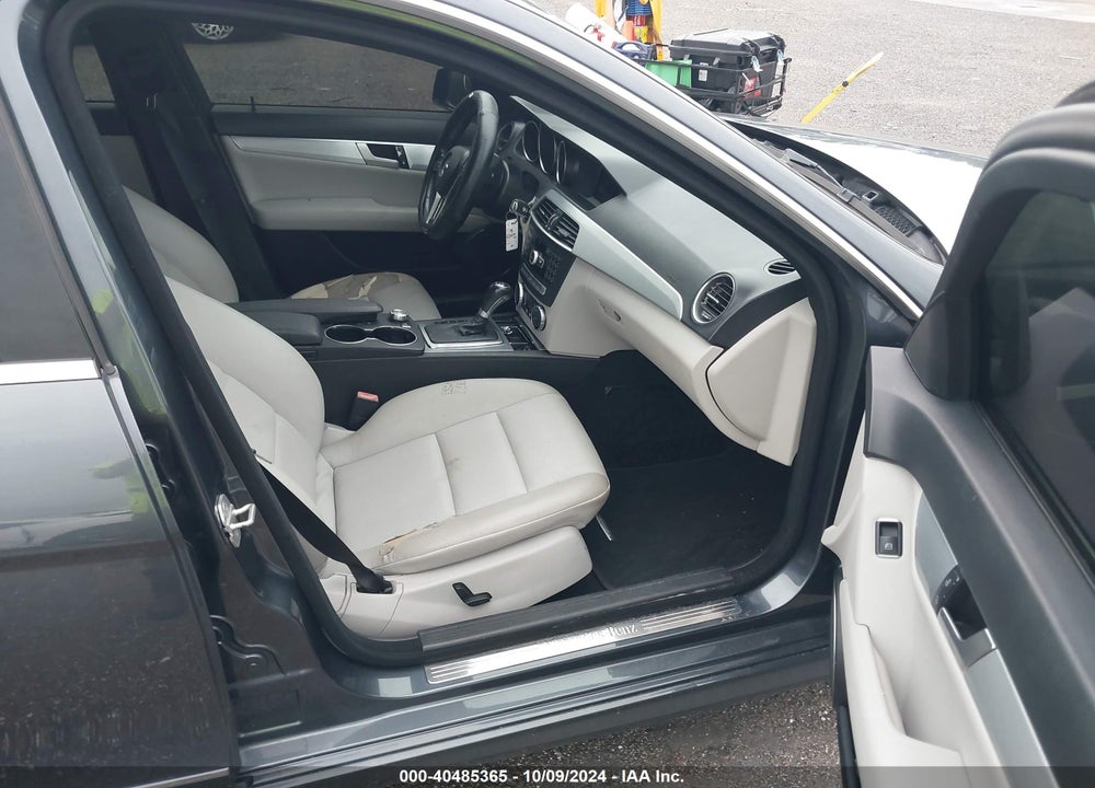 2013 MERCEDES-BENZ C 250 LUXURY/SPORT VIN: WDDGF4HB3DA785890