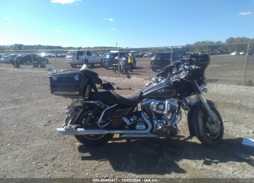 2006 HARLEY-DAVIDSON FLHXI VIN: 1HD1KBW116Y702475