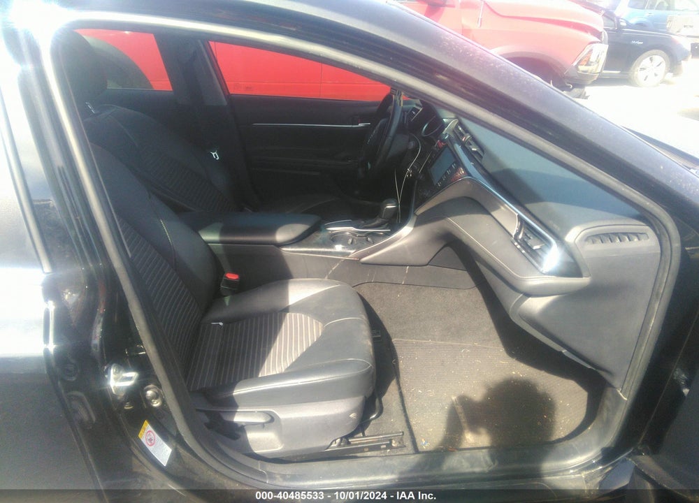 2018 TOYOTA CAMRY SE VIN: 4T1B11HK2JU571867