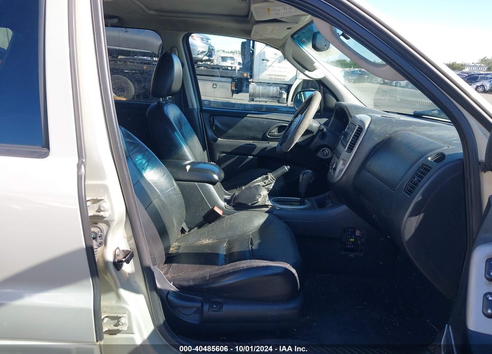 2005 FORD ESCAPE LIMITED VIN: 1FMYU04195KB29324