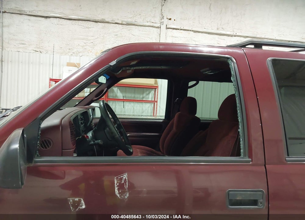 1999 CHEVROLET TAHOE LS VIN: 1GNEK13R0XJ545823