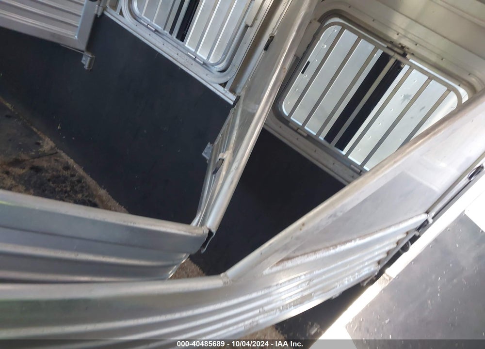 2017 FEATHERLITE MANUFACTURING HORSE TRAILER VIN: 4FGB12321HC146037