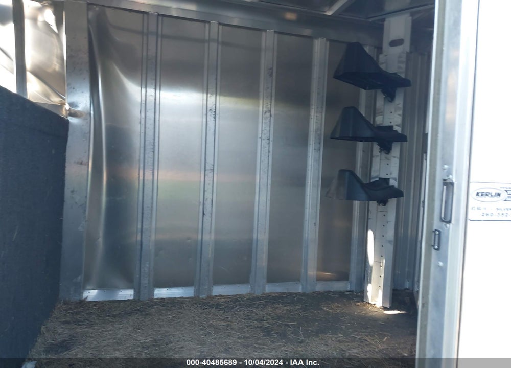 2017 FEATHERLITE MANUFACTURING HORSE TRAILER VIN: 4FGB12321HC146037