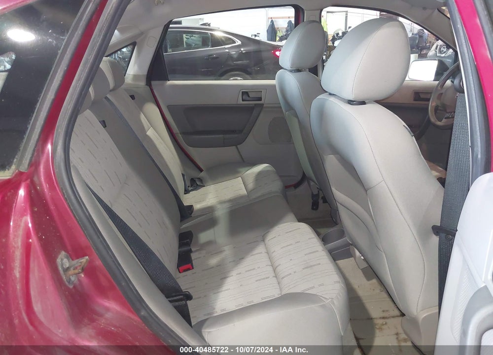 2011 FORD FOCUS SE VIN: 1FAHP3FN2BW123811