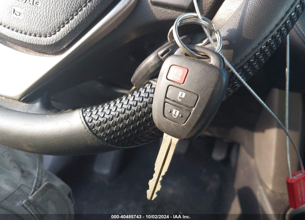 2018 TOYOTA RAV4 XLE VIN: 2T3WFREV8JW484630