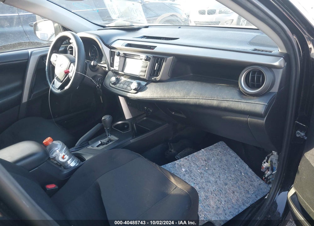 2018 TOYOTA RAV4 XLE VIN: 2T3WFREV8JW484630