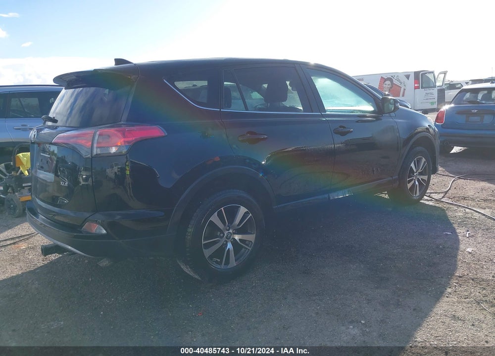 2018 TOYOTA RAV4 XLE VIN: 2T3WFREV8JW484630
