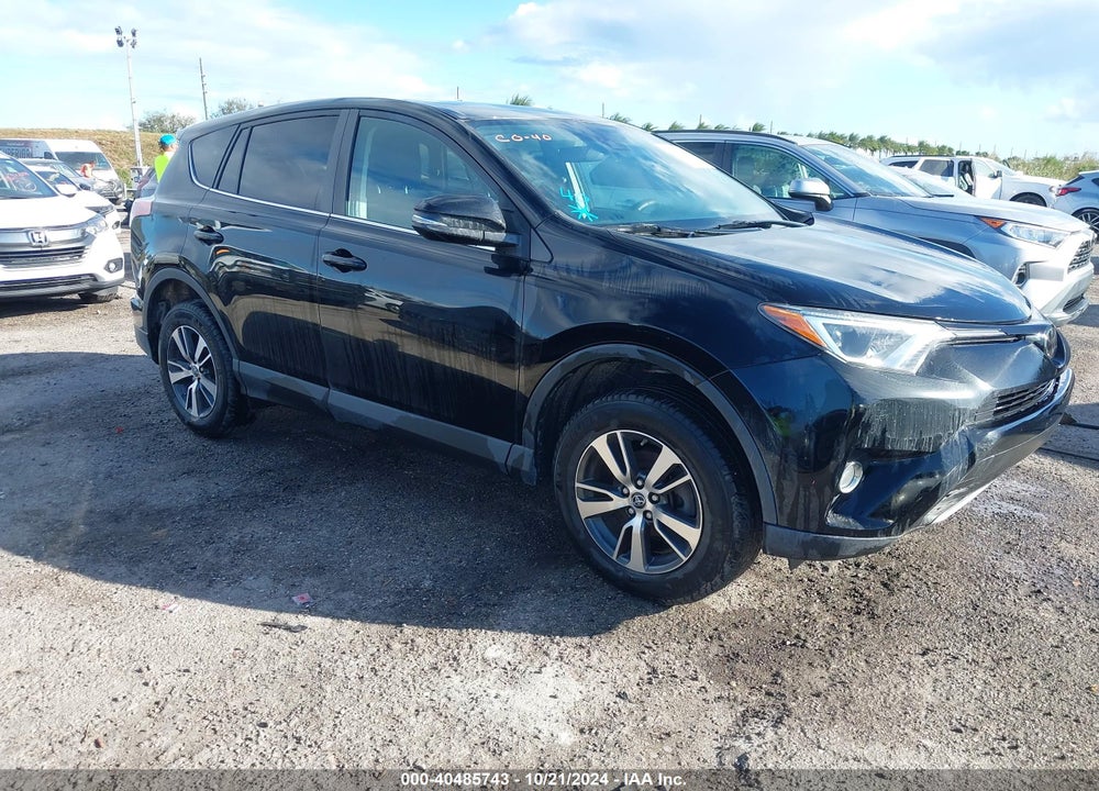 2018 TOYOTA RAV4 XLE VIN: 2T3WFREV8JW484630