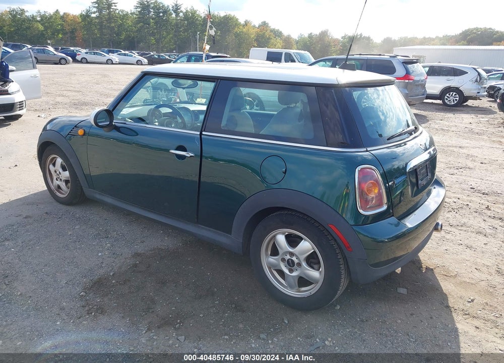 2009 MINI COOPER VIN: WMWMF33589TW74706