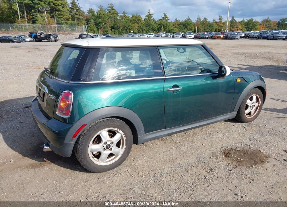 2009 MINI COOPER VIN: WMWMF33589TW74706