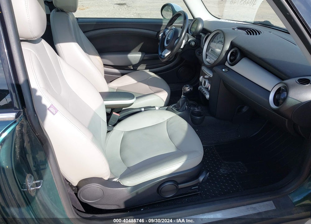 2009 MINI COOPER VIN: WMWMF33589TW74706