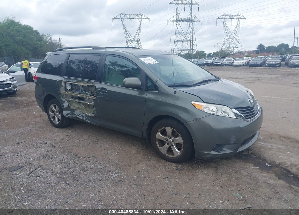 2013 TOYOTA SIENNA LE V6 8 PASSENGER VIN: 5TDKK3DC3DS360651