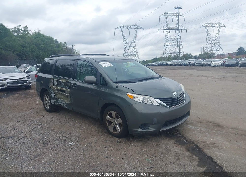 2013 TOYOTA SIENNA LE V6 8 PASSENGER VIN: 5TDKK3DC3DS360651