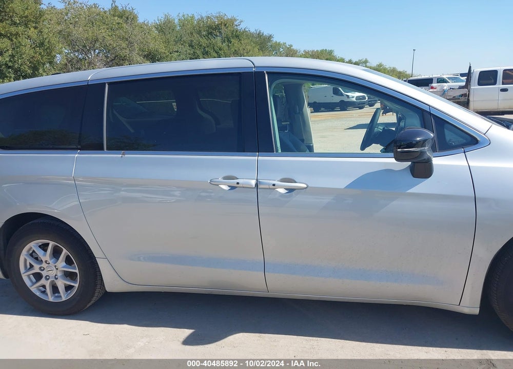 2024 CHRYSLER PACIFICA TOURING L VIN: 2C4RC1BG2RR195407