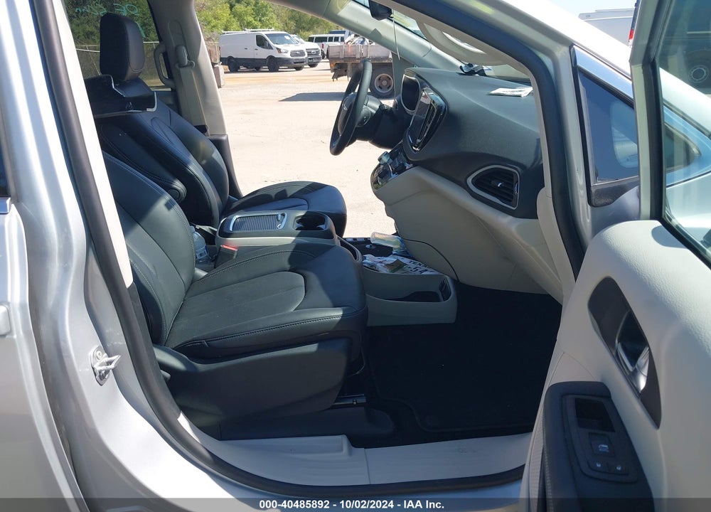 2024 CHRYSLER PACIFICA TOURING L VIN: 2C4RC1BG2RR195407