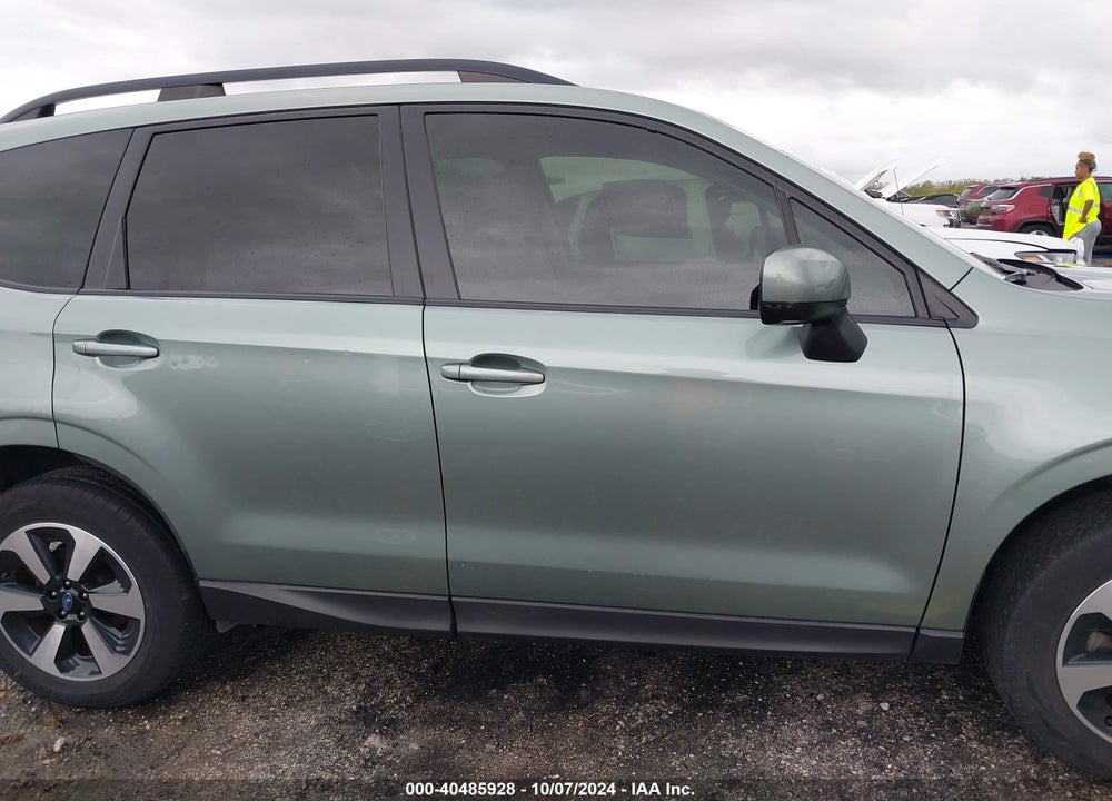 2017 SUBARU FORESTER 2.5I PREMIUM VIN: JF2SJADCXHH421898