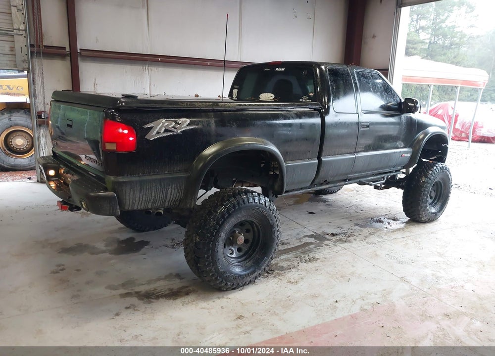 2003 CHEVROLET S-10 LS VIN: 1GCCT19X438119623