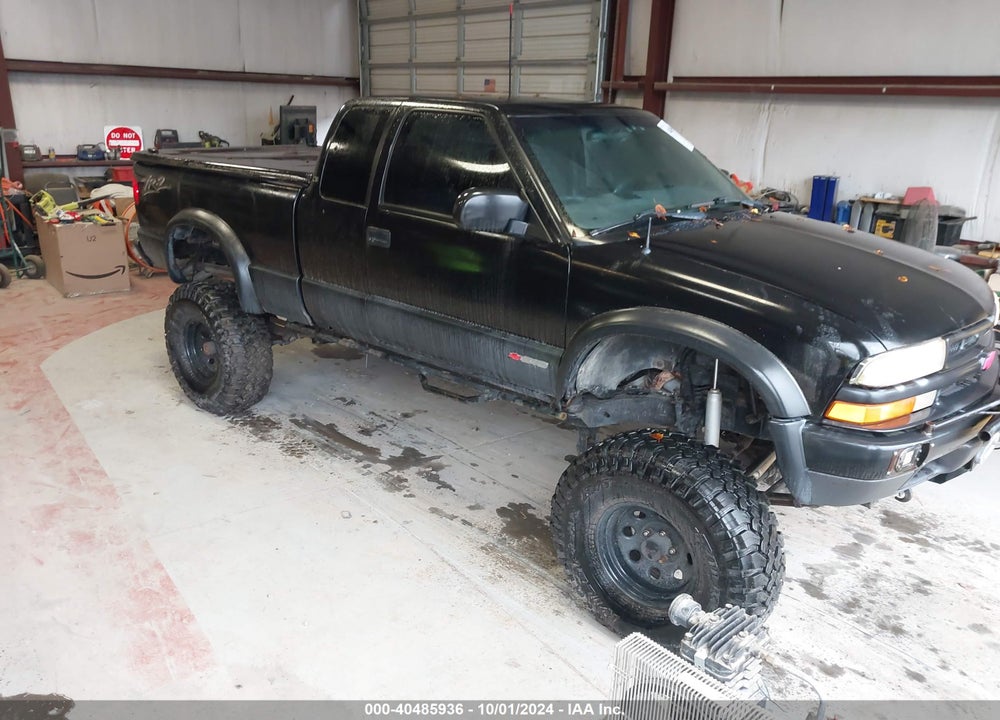 2003 CHEVROLET S-10 LS VIN: 1GCCT19X438119623