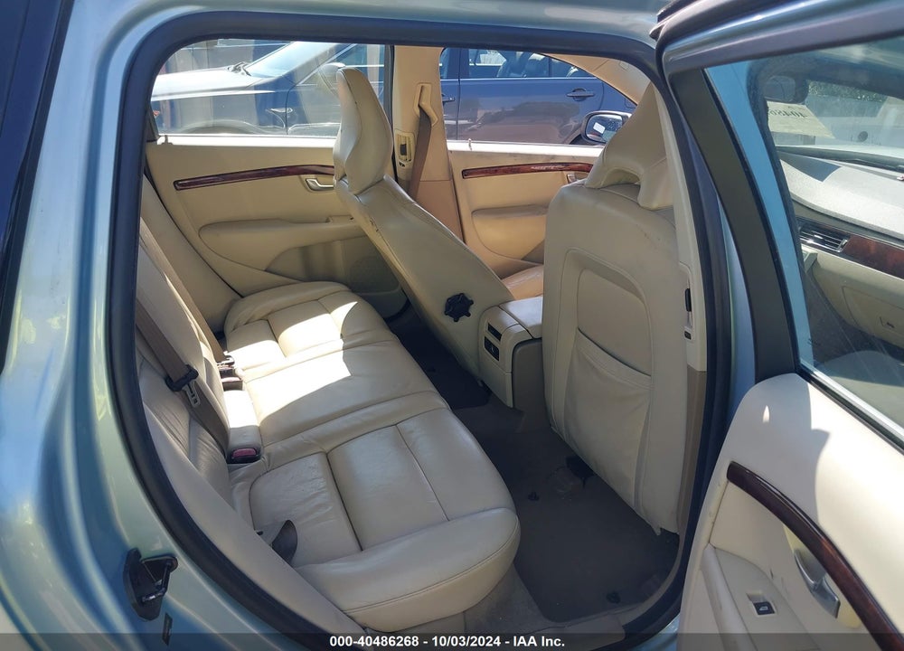 2009 VOLVO V70 3.2 VIN: YV1BW982691101952