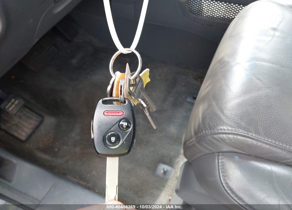 2006 HONDA PILOT EX-L VIN: 2HKYF18686H562109