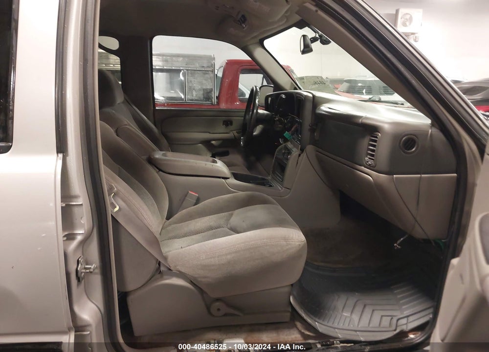 2005 CHEVROLET SUBURBAN 1500 LS VIN: 1GNEC16Z65J190226