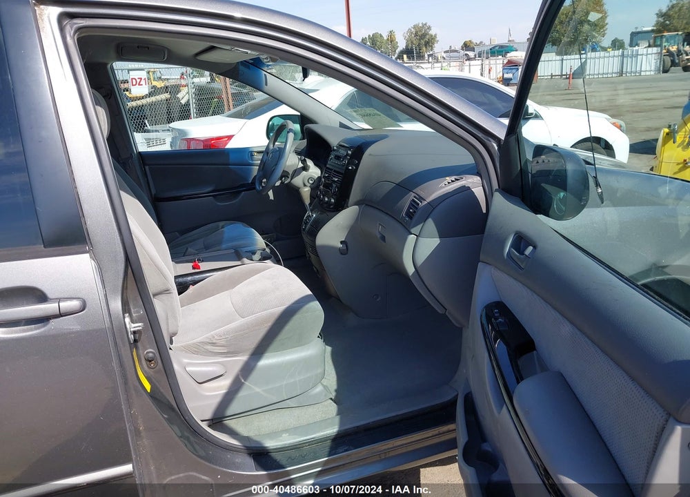 2004 TOYOTA SIENNA LE VIN: 5TDZA23C34S165582