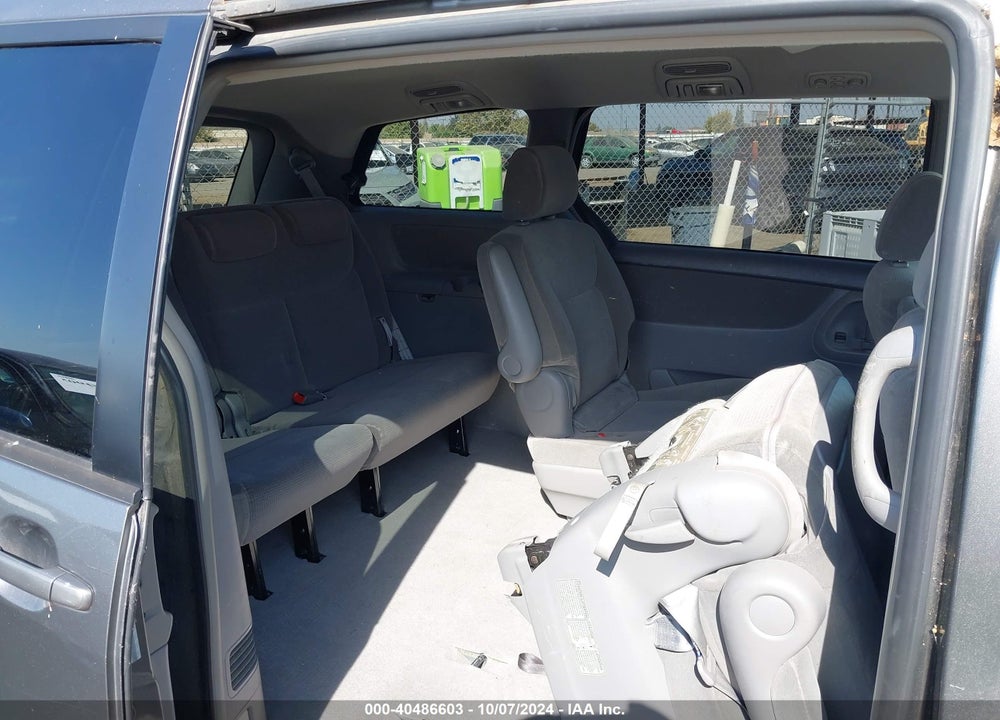 2004 TOYOTA SIENNA LE VIN: 5TDZA23C34S165582