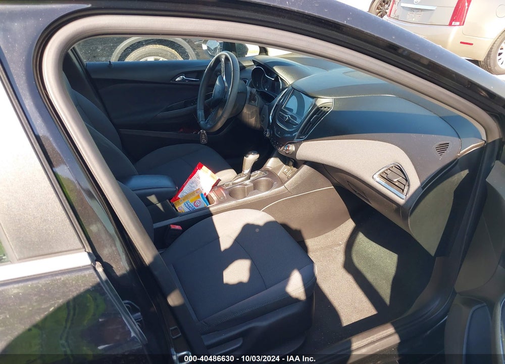 2018 CHEVROLET CRUZE LT AUTO VIN: 1G1BE5SM2J7223410