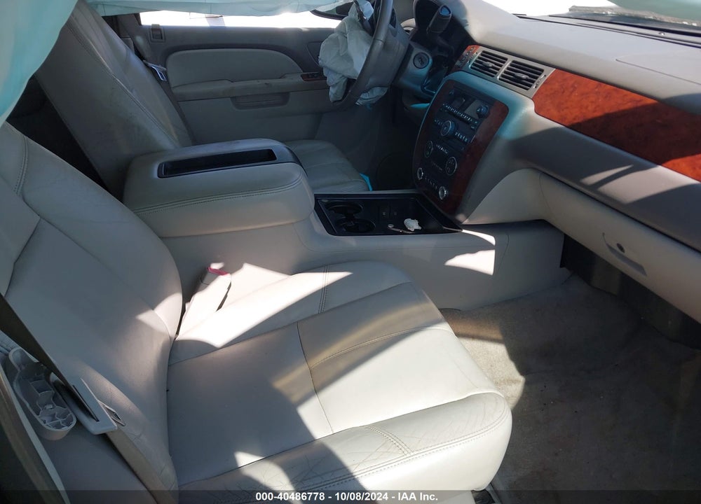 2011 CHEVROLET TAHOE LT VIN: 1GNSKBE00BR270875