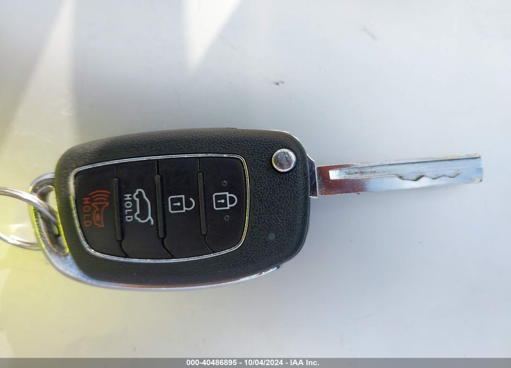 2017 HYUNDAI SANTA FE SPORT 2.4L VIN: 5NMZUDLB8HH013235